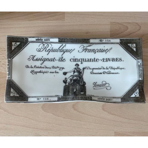 Assignât En Porcelaine De Limoges. Fabriqué Par La Manufacture  Gda Fin 19e Siècle. Collectionneur.