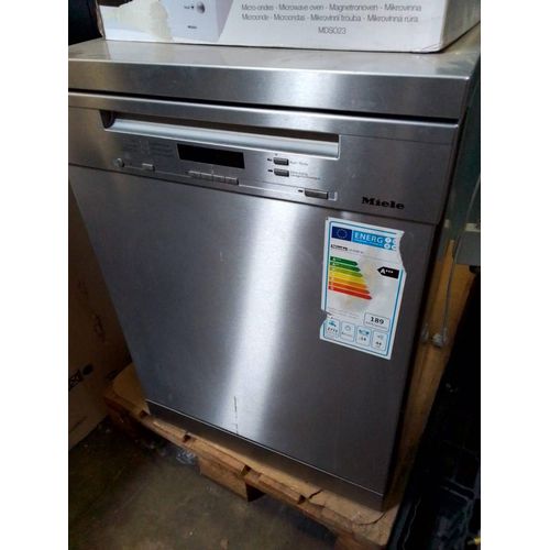+ou- 16 lave vaisselle : - 1Indesit  - 2 Thomson - 1 Vedette - 6 Proline - 2 becko - 1 Westline - 2 Electrolux - 1 miele - 40 petit frigo Proline DF1-11N - 3 frigo vestfrost (+-250€) - 3 frigo Telefun