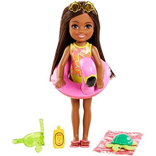 Barbie Famille l'Anniversaire Perdu de Chelsea mini-poupée brune et son  animal, bouée et accessoires de plage, jouet pour enfant, GRT82