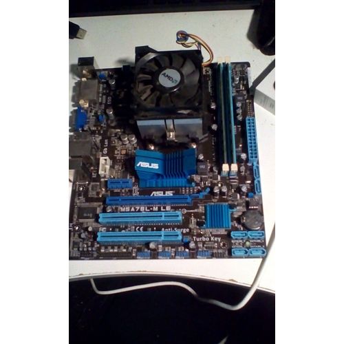 Cm Asus + AMD FX6300 + DDR3 2x2 gb kingston 1333 Très bon état de marche