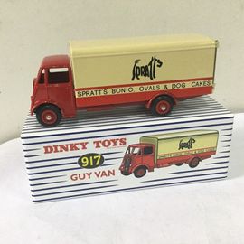 Dinky Toys 917 - Guy Van Transports Spratt's Crem/Red 1:50-Atlas