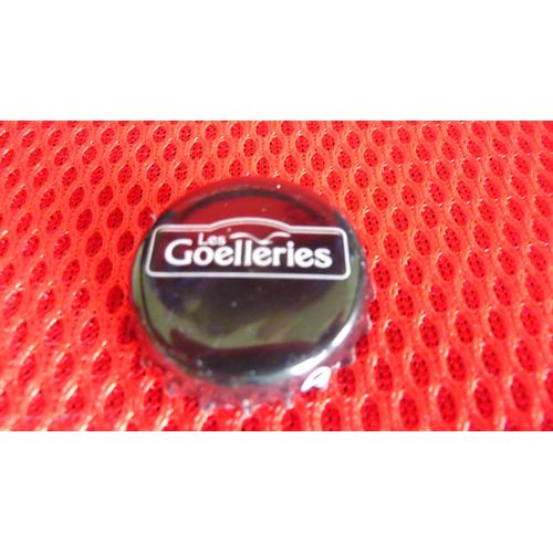 Capsule De Cidre = Les Goelleries , Écriture Blanche Sous Fond Noir " Dap 24 " Sur Le Côté