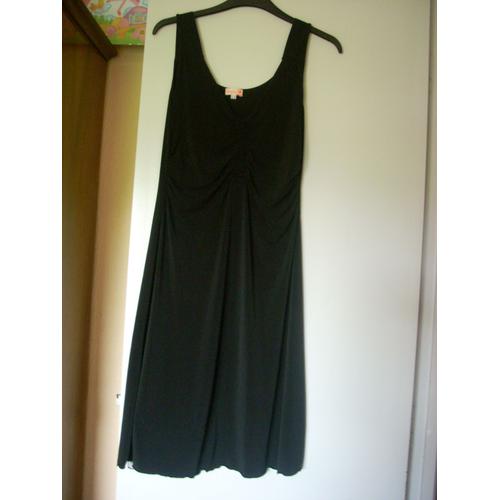 Robe Etam 38 Polyester 95%,Élasthanne 5%.