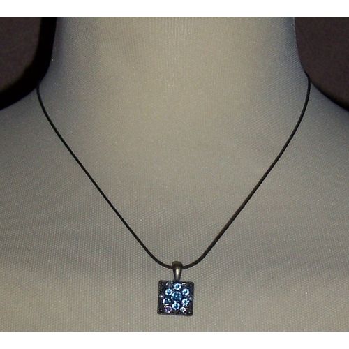 Pendentif Serti De Strass Avec Sa Chaîne
