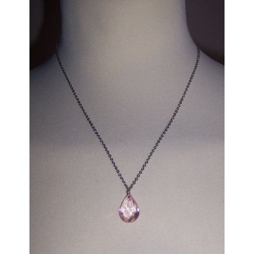 Pendentif En Forme De Goutte D'eau Et Sa Chaîne