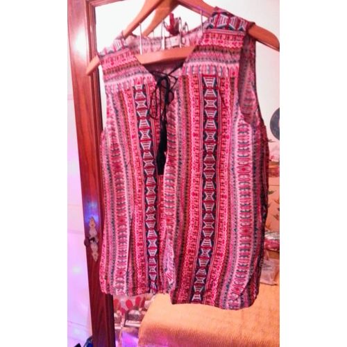 Top Coloré Laçage Noir 40 L Molly Bracken.