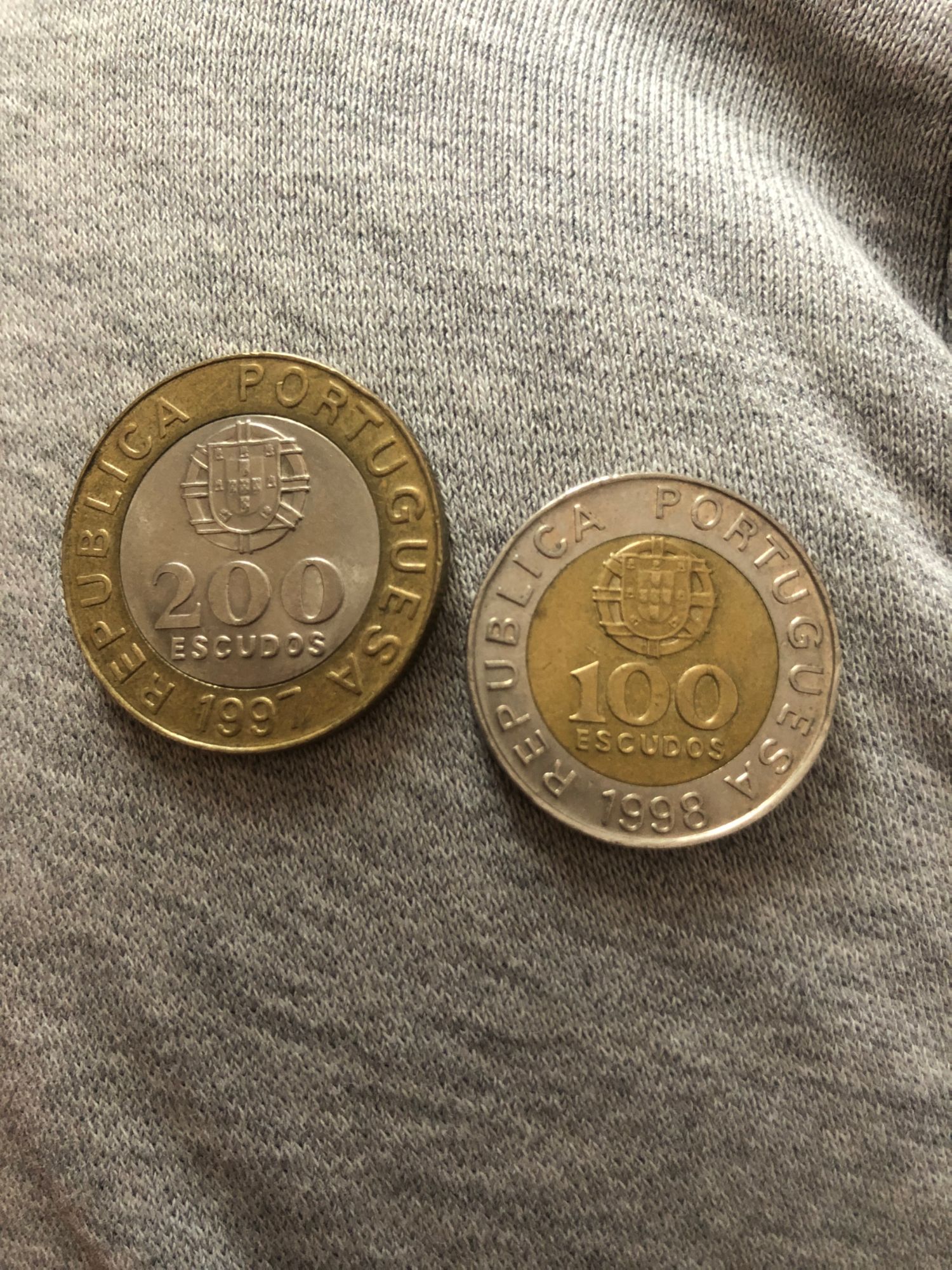 Pièces De 200 Escudos 1997 Et 100 Escudos 1998