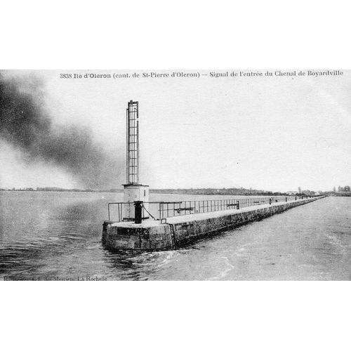 Cpa ( Écrite Le 10 Août 1920 ) N° 3838- Ile D'oleron - 17 - Charente Maritime - ( Canton De Saint Pierre D'oléron ) - Signal De L'entrée Du Chenal De Boyardville - Editeur R. Bergevin