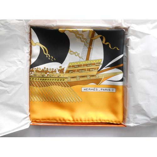 Carré Hermès Soie / Couleur Jaune Et Bateaux