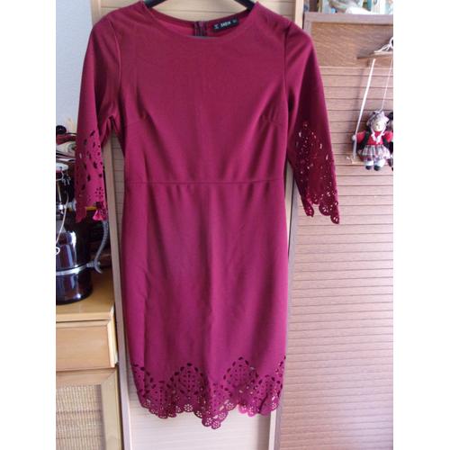 Robe Droite Bordeaux A Dentelle.