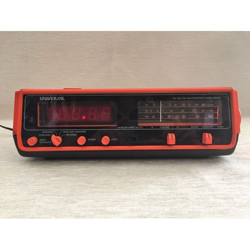 ANCIEN RADIO RÉVEIL ÉLECTRONIQUE CLOCK UNIVERSAL 883-E VINTAGE COLLECTOR