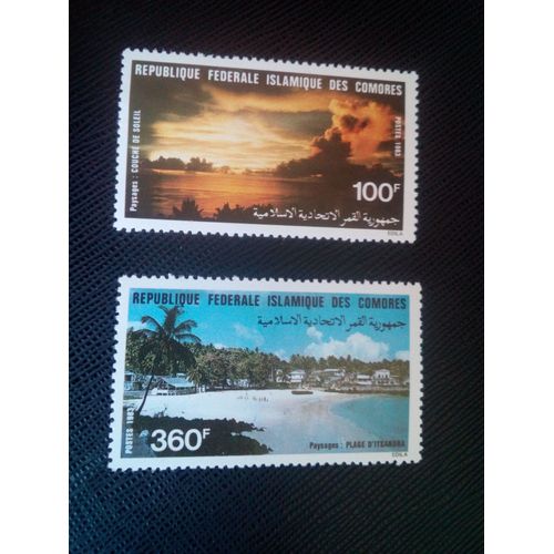 Timbre Comores Yt 389 - 391 Paysages , Coucher De Soleil Et Plage D'itsandra 1983 ( 0050705 )