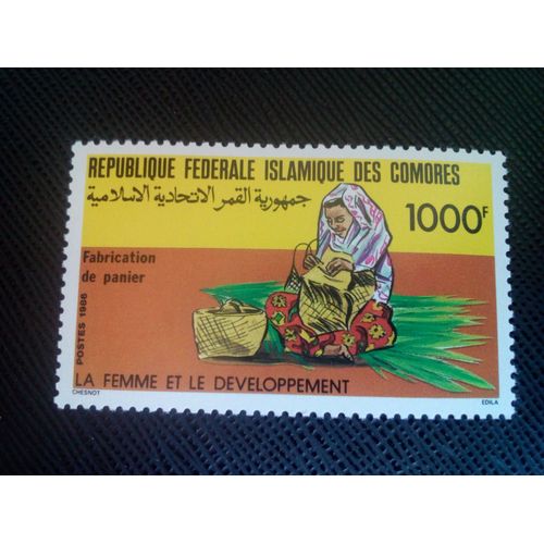 Timbre Comores Yt 449 Rôle Des Femmes Dans Le Développement National Tissage De Paniers 1987 ( 0050705 )