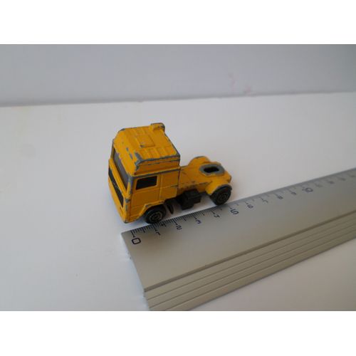Camion Tracteur Volvo Modele Orange Reservoir Noir-Majorette