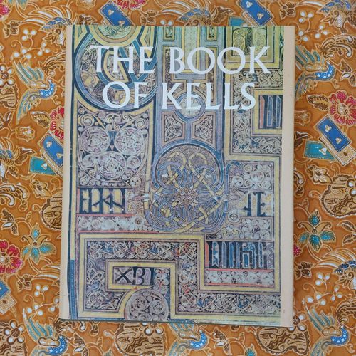 The Book Of Kells A Study Of The Manuscript By Françoise Henry Photography John Kennedy Hard Cover 226 Pages 126 Colour Plates 75 Monochromatic Illustrations 35x27 Width Published Alfred A.Knopf 1977
