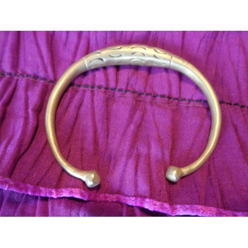 Bracelet Vintage Jonc Ouvert En Laiton Doré, Afrique Du Nord, Diamètre : 6 Cms