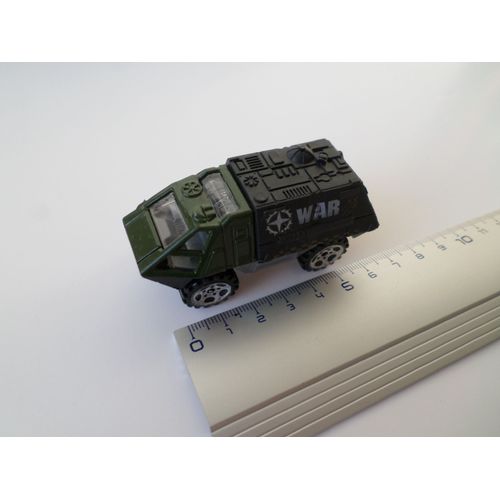 Vehicule Amphibie Vert War Sur Flanc