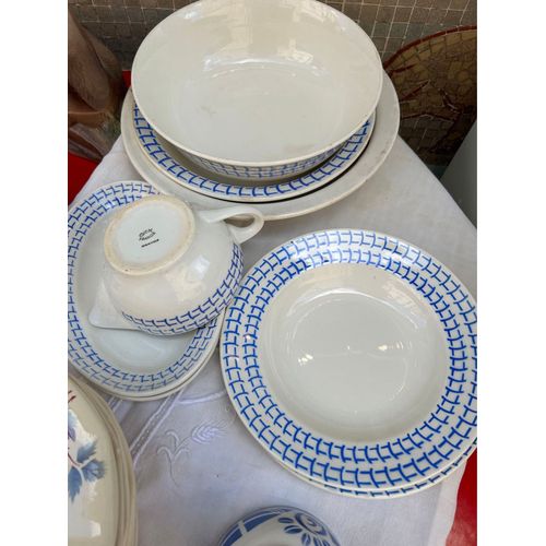 Service De Vaisselle En Gien Années 45 Rare Décors . 