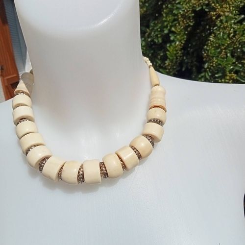 Collier En Os Façon Ivoire