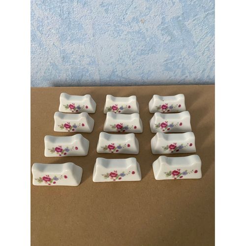 Service 12 Porte Couverts En Porcelaine 
