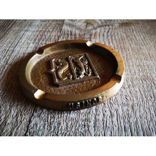 Cendrier De Collection " Type Fonte " Des Anciennes Acieries Usinor A Dunkerque - 59 Nord - Forme Ovale - 13 Cm X 11 Cm X 1.50 Cm - Motifs Decoratifs : Lion Et Poisson