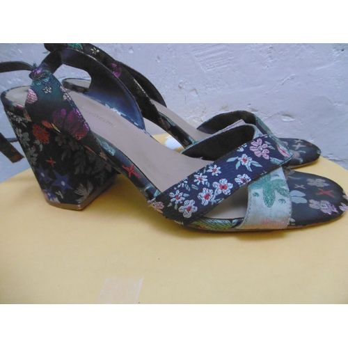 Stradivarius Chaussures D'été Tissu Japonisant T 39