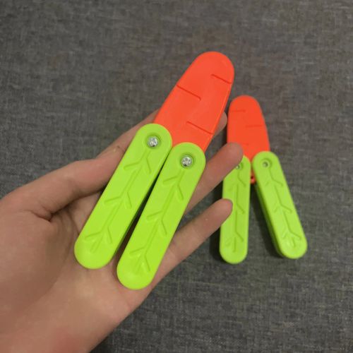 Veilleuse 3d Gravity Jumping Peigne,Carotte,Couteau Papillon,Jouet De Décompression,Halloween,Cadeau De Noël,Jouets Pour Enfants - Type Carrot-Small