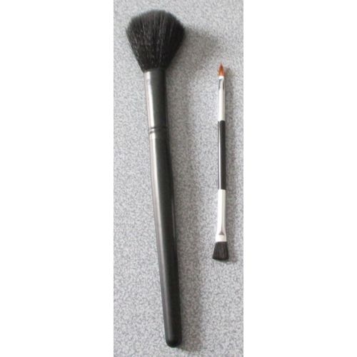 Deux Pinceaux De Maquillage Yves Rocher - 1 Fin Duo Noir Et Argenté + 1 Grand Noir - Modèles Conformes Aux Photos 