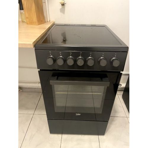 Cuisinière électrique avec câble d'alimentation