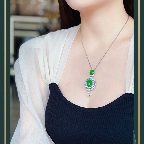 Nouveau Tempérament Haute Glace Vert Calcédoine Chaîne De Clavicule Heavy Work Full Diamond Zircon Incrusté Émeraude Double Oeuf Pendentif Collier Femme