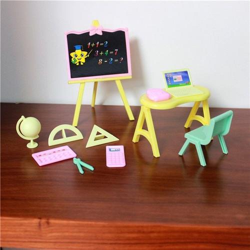 Taille 1 Set Meubles Meubles Et Accessoires De Poupée Pour Barbie, Jolis Jouets Pour Maison De Poupées Avec Tableau Noir D'école, Chaise, Table, Convient Également Pour Modèle Sister Kelly Des Jouets Simba, 1 Ensemble,