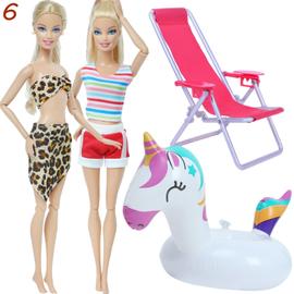 Barbie Fashionistas Kit vêtements Roxy, tenue pour poupée composée d'un  maillot de bain, une robe de plage et 7 accessoires, jouet pour enfant,  GRD57