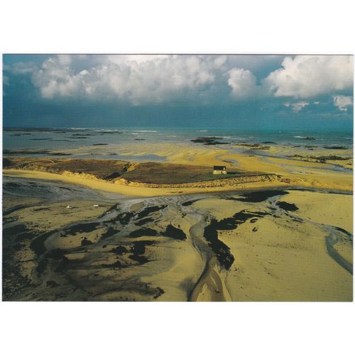 La Terre Vue Du Ciel : Maison À Keremma Dans L'anse Du Kernic À Marée Basse, Finistère, France - Carte Postale Grand Format - Yann Arthus-Bertrand