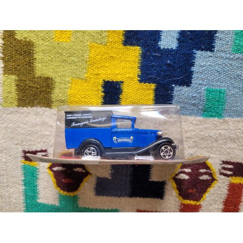Camion Ford En Métal De La Fromagerie Graindorge, Pont L' Evêque, Livarot. Editions : Majorette, Série 200. 1997-Majorette