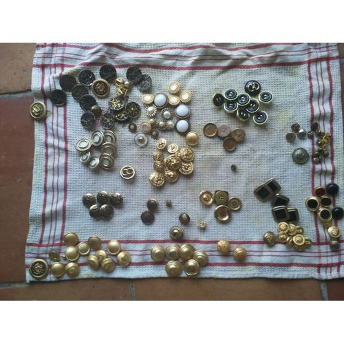 Lot De Plus De 300 Boutons Formes, Couleurs Et Tailles Différentes