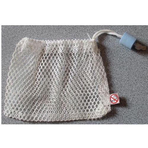 Petit sac/pochette en maille ajourée-blanc avec cordon de serrage et tampon d'arrêt souple bleu clair-forme plate-14x11cm-pouvant servir à divers usages