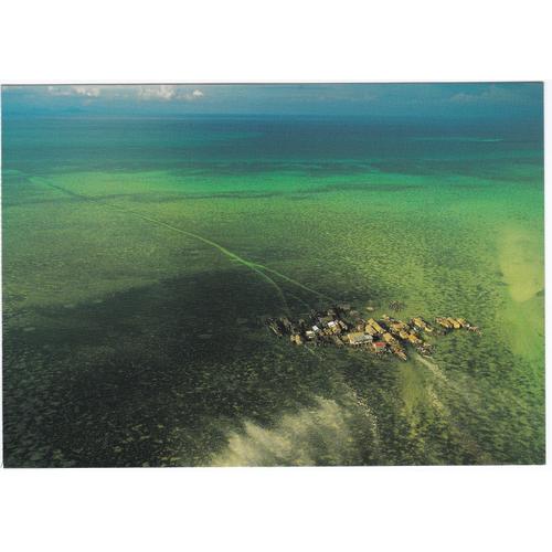 La Terre Vue Du Ciel : Village Sur Pilotis Àtongkil, Îles Samal, Philippines - Carte Postale Grand Format - Yann Arthus-Bertrand