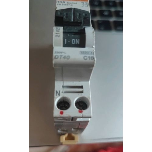 Dt40 1p n 16a c 6ka Marque Schneider Electric Référence 21025 EAN 3303430210252 IDEAL RENOVATION