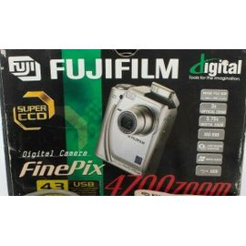 Appareil photo Compact Fujifilm FinePix 4700 Zoom Argent compact - 2.2 MP / 4.3 MP (interpolé) - 3x zoom optique - argent