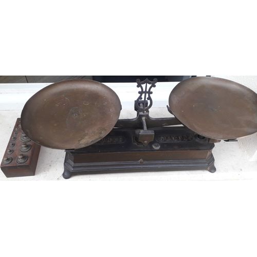 Balance Roberval Ancienne (5 Kg) Avec Set De Poids En Laiton