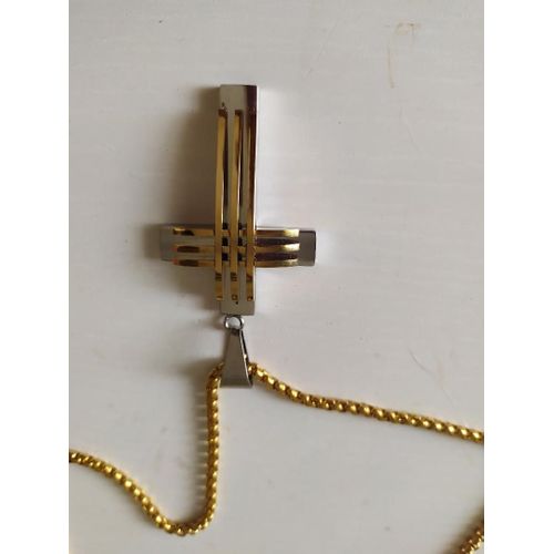 Collier Avec Croix En Acier
