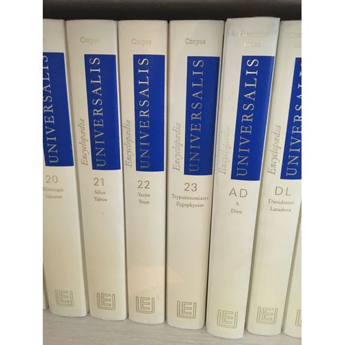 Vends Encyclopédie Universalis 23 Volume Et Mise À Jour De 1990 À 2001 Et Atlas Astronomie, Géographie Et Histoire.