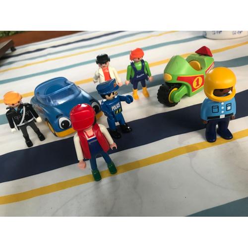 Playmobil Et Gébra - Une Voiture 2007, Une Moto 1993 Et 6 Personnages Dont 3 Policiers Ou Gendarmes Non Associés Aux Véhicules