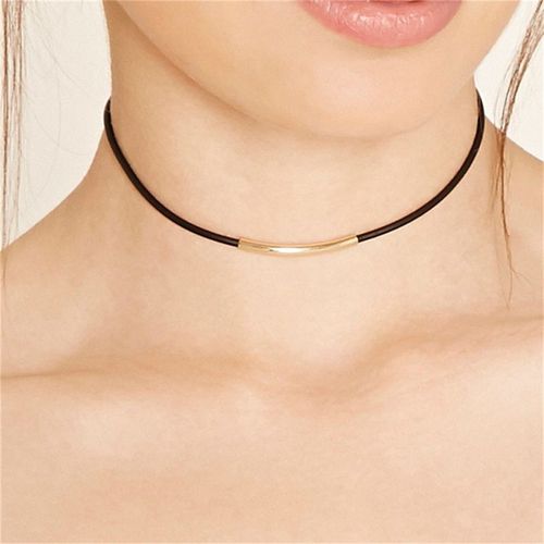 Vente Chaude Punk Noir Dentelle Rétro Collier Ras Du Cou Collier Gothique Rétro Triangle Colliers Pendentif Pour Les Femmes Bijoux Faits À La Main
