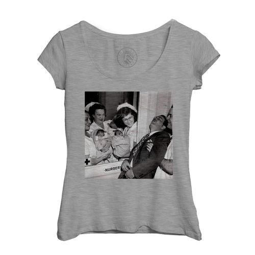 T-Shirt Femme Col Echancré Pere S'evanouie En Voyant Un Triple Photo Vintage Drole