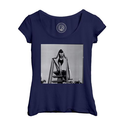 T-Shirt Femme Col Echancré Vikki Dougan Maillot De Bain Actrice Mannequin Star