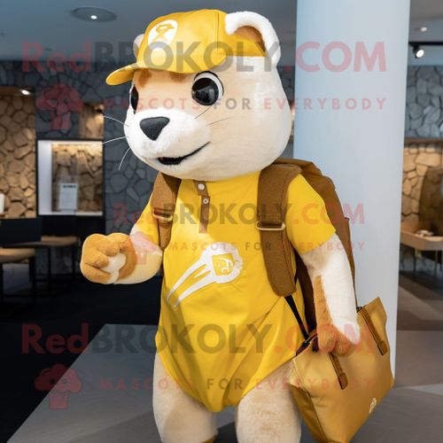 Personnage De Costume De Mascotte Redbrokoly D'hermine D'or Habillé D'un T-Shirt Graphique Et De Sacs Messenger