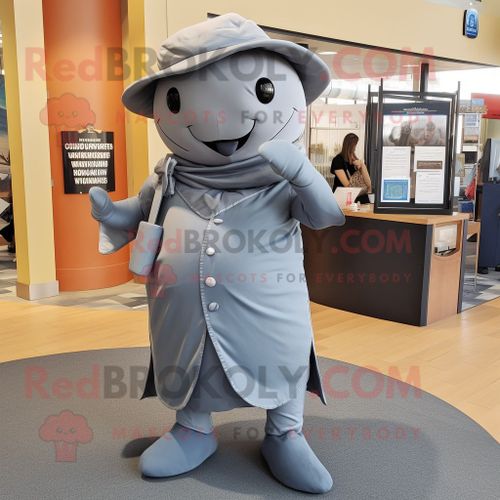 Personnage De Costume De Mascotte Redbrokoly De Baleine Grise Habillé D'une Robe Fourreau Et De Pinces À Chaussures