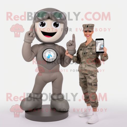 Personnage De Costume De Mascotte Redbrokoly De Soldat Américain Gris Habillé D'un Bikini Et De Montres Connectées