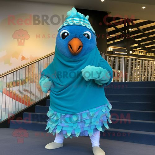 Personnage De Costume De Mascotte Redbrokoly De Poulet Au Beurre Turquoise Vêtu D'un Maillot De Bain Une Pièce Et D'épingles À Châle